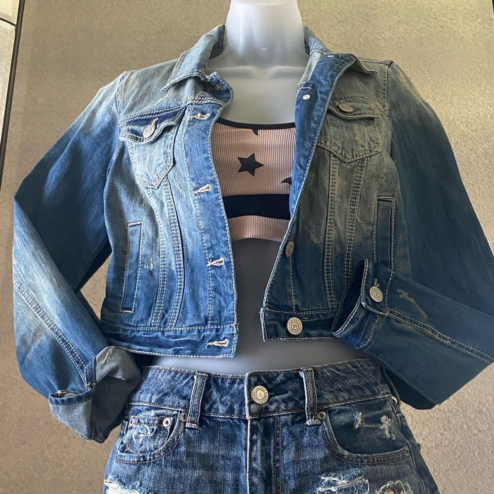 Maurice’s Cropped Denim Jacket Size Small